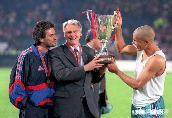 巴塞罗那为什么不选择穆里尼奥当教练