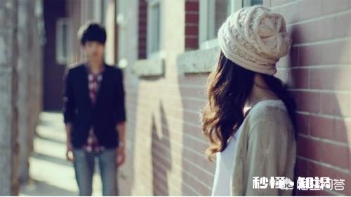 发现女朋友脚踹两只船，该感情还要继续吗