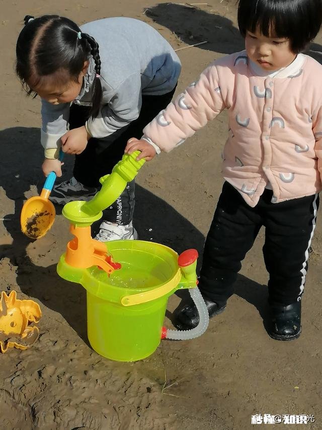 16岁心理问题待在家里辍学，怎么办