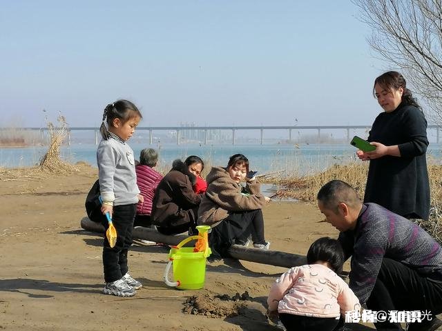 16岁心理问题待在家里辍学，怎么办