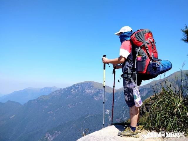 徒步行走出远门时，该如何选择可以缓解劳累的装备