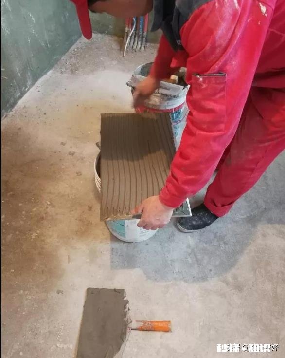 二手房的地砖想翻新，但是出于安全考虑和不想把原有地砖砸了，能不能用云石胶在原有地砖上面重新铺设