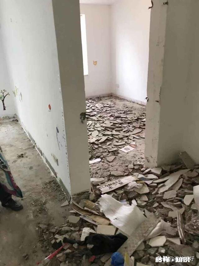 二手房的地砖想翻新，但是出于安全考虑和不想把原有地砖砸了，能不能用云石胶在原有地砖上面重新铺设