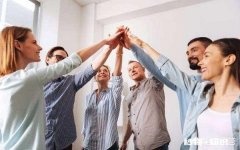 在企业中，面对复杂的人际关系，受到一些人的排挤，一直无法打开局面，该怎么办