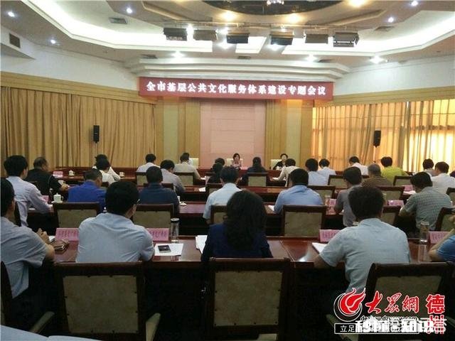 物业晚上在居民区广场播放消防知识宣传片,大妈们抗议说声音大影响跳广场舞,如何协调