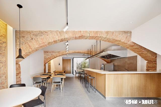 出差旅游，是住快捷酒店还是住酒店式公寓，还是住民宿好呢