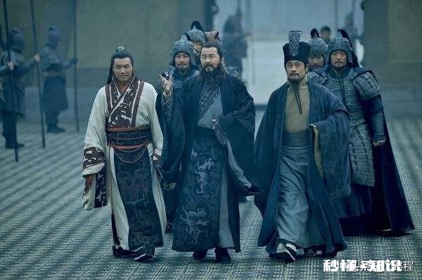 曹操青梅煮酒论英雄,独独看好刘备的依据是什么