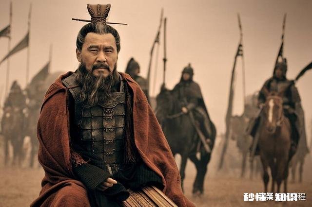 曹操青梅煮酒论英雄,独独看好刘备的依据是什么