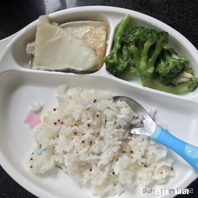 如果你的宝宝2-3岁，你会选择带孩子去吃外面的餐厅吗你在家是怎么给宝宝做食物的