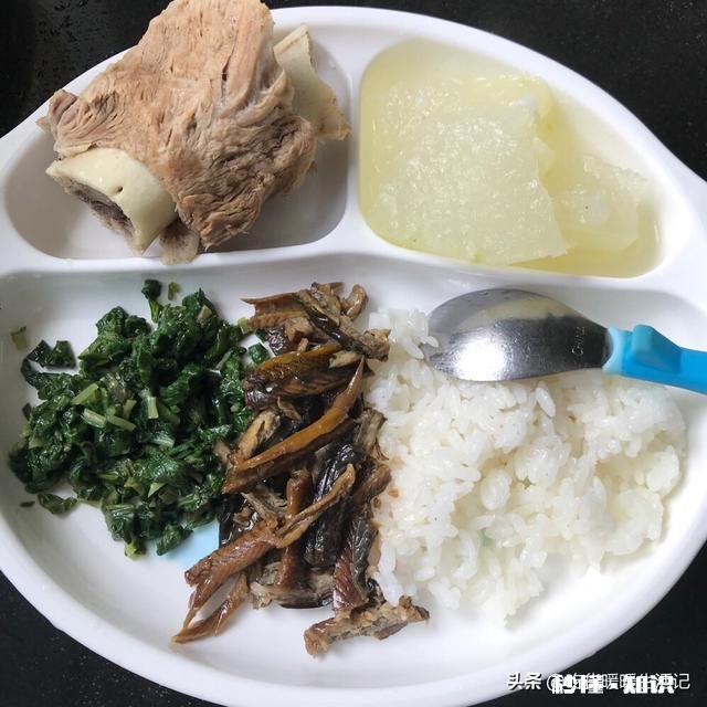 如果你的宝宝2-3岁，你会选择带孩子去吃外面的餐厅吗你在家是怎么给宝宝做食物的