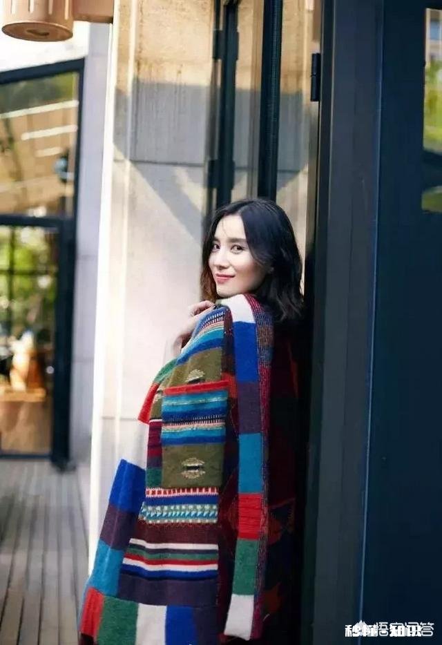 大面积印花的潮牌单品应该怎么穿搭，选择