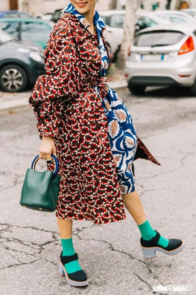 大面积印花的潮牌单品应该怎么穿搭，选择