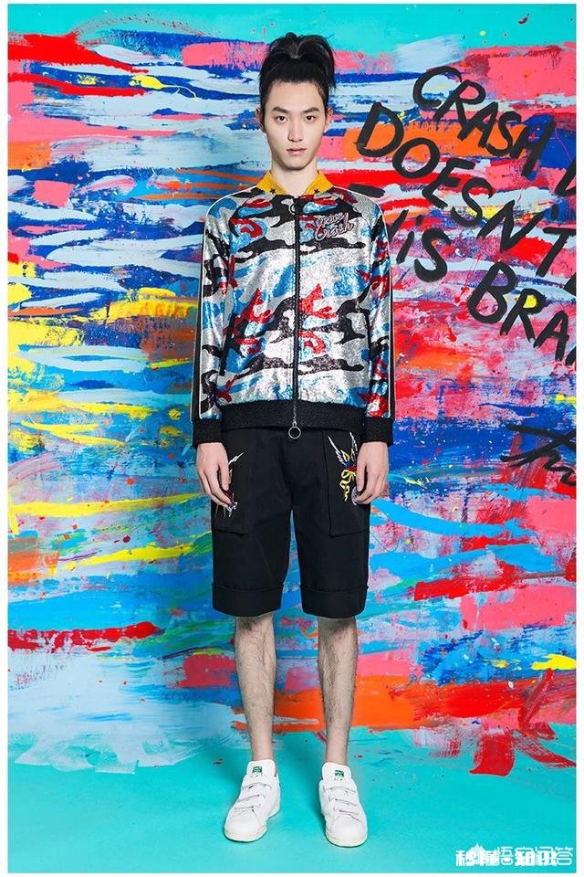 大面积印花的潮牌单品应该怎么穿搭，选择