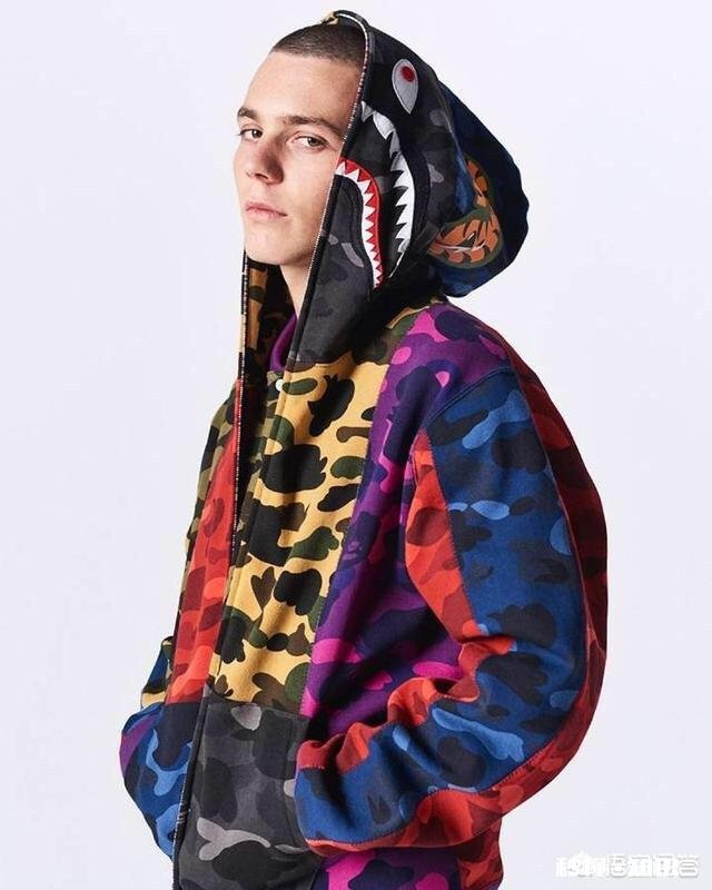 大面积印花的潮牌单品应该怎么穿搭，选择