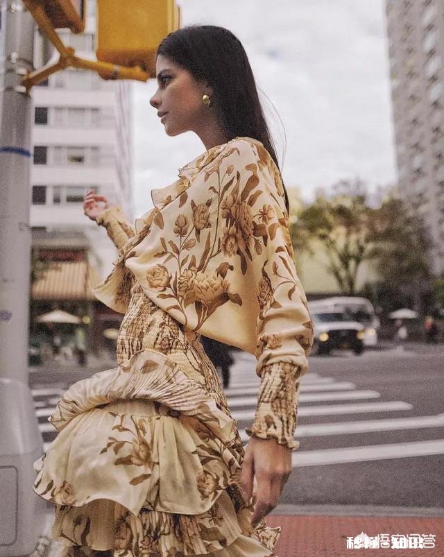 大面积印花的潮牌单品应该怎么穿搭，选择