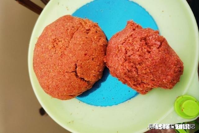 夏季了，钓鲫鱼总是遇到白条闹窝根本钓不成，怎么办?应该用什么饵料，搓饵还是拉饵