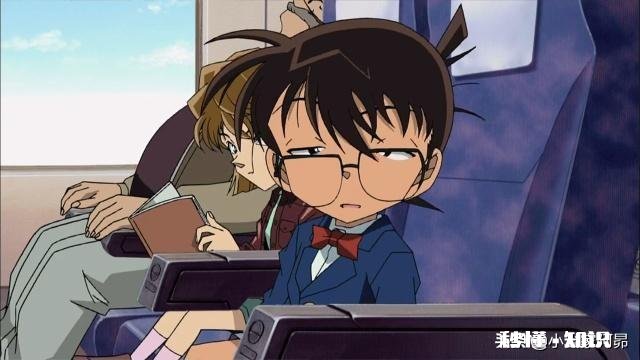 《名侦探柯南》中新一小兰显然是高二的学生，为什么感觉他们的学业压力很轻