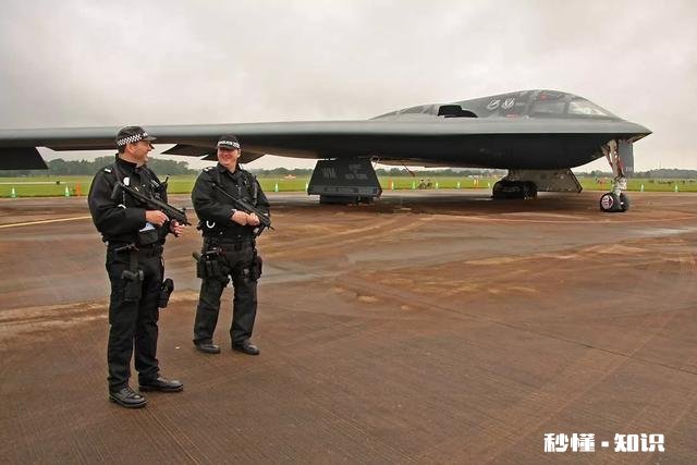 隐形轰炸机能打击航母吗