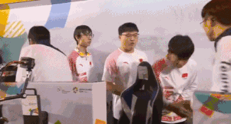 这几天没LPL比赛，看大家都这么喜欢RNG，大家来谈谈为什么喜欢RNG