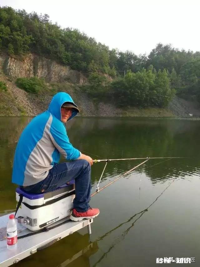 如何用草来钓草鱼