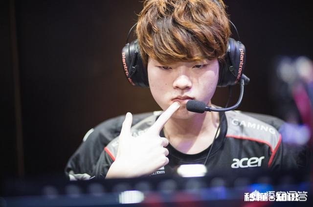 有人说Uzi的整个职业生涯都在被拿来和别人比较，值得尊敬，你怎么看