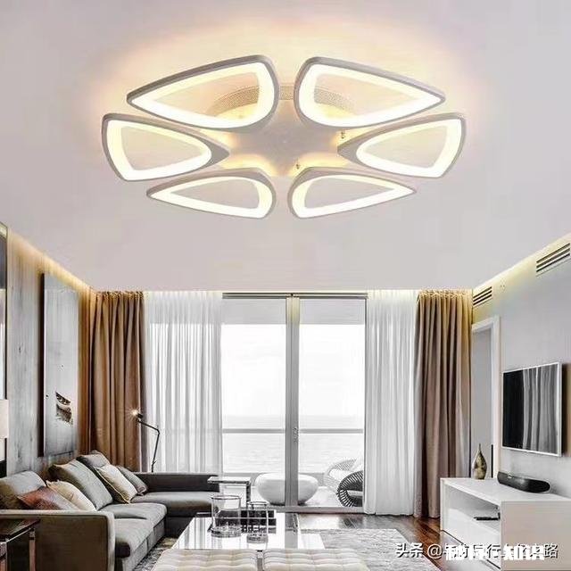 我的客厅想设计这样的电视背景墙，哪位大神还有类似的图片