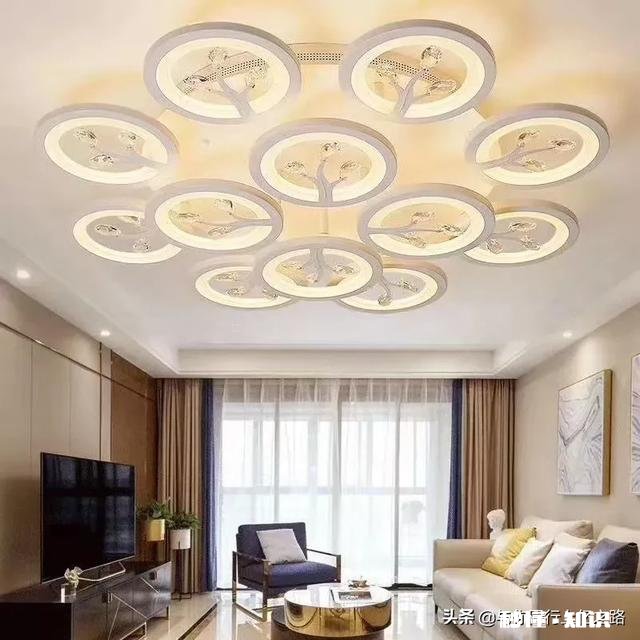 我的客厅想设计这样的电视背景墙，哪位大神还有类似的图片