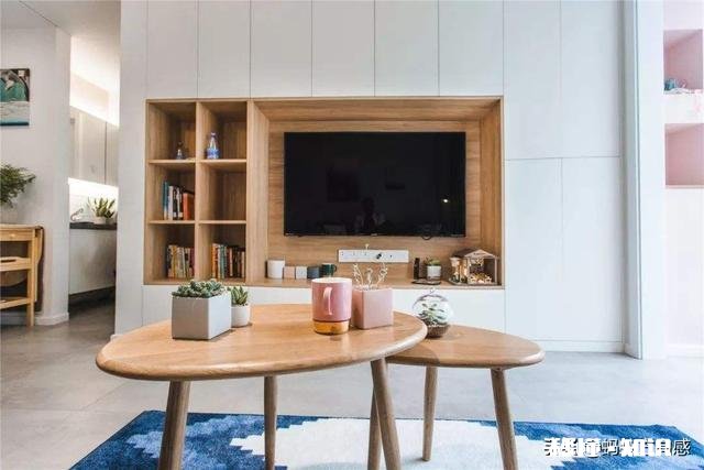 我的客厅想设计这样的电视背景墙，哪位大神还有类似的图片