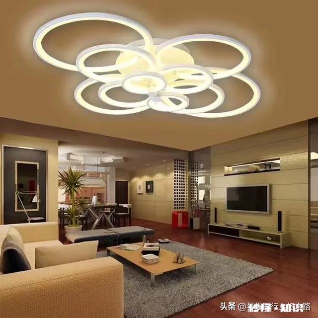 我的客厅想设计这样的电视背景墙，哪位大神还有类似的图片