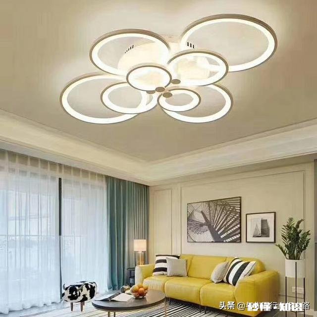 我的客厅想设计这样的电视背景墙，哪位大神还有类似的图片