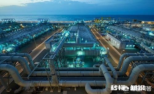 现在稀缺淡水资源，为什么不从海里抽取水，净化后再利用