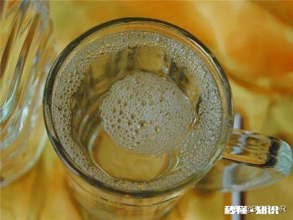 如何识别纯粮酿白酒与勾兑白酒呢