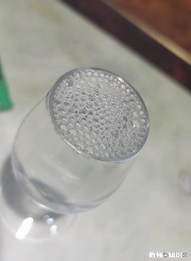 如何识别纯粮酿白酒与勾兑白酒呢