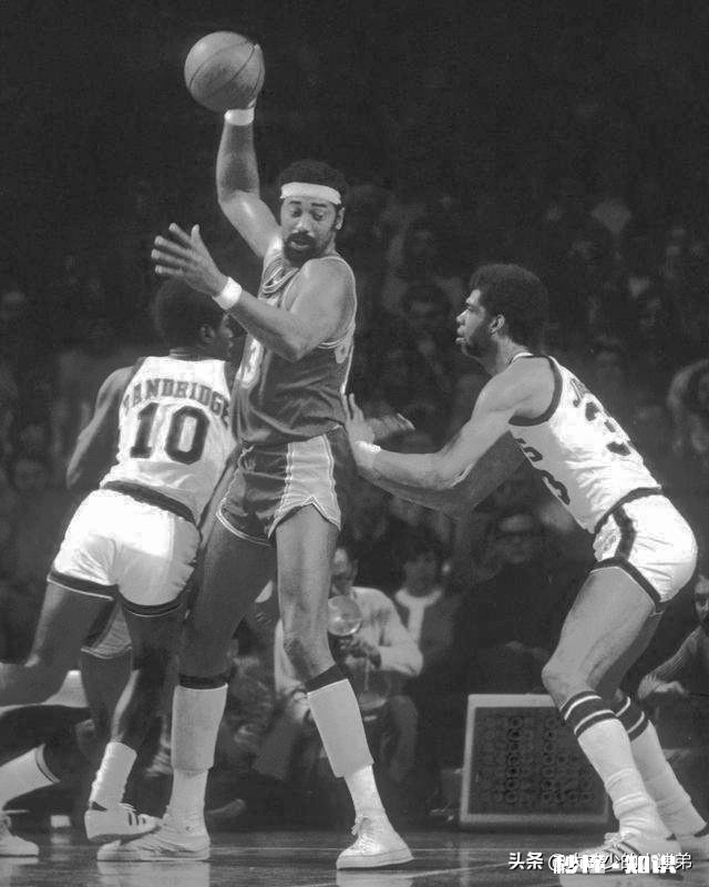 比较荣誉的话，乔丹能超越拉塞尔或者张伯伦吗