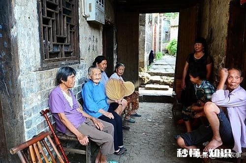 农村老人不习惯用风扇、空调,怎么给老人们一个凉爽的夏天