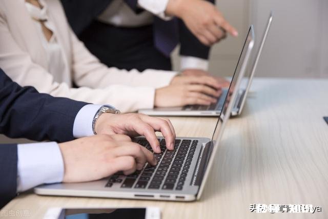 研究生毕业无任何背景，去北上广就业，还是回老家小县城工作