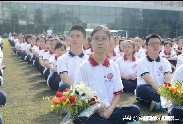 公立学校和免除三年学费及学杂费的私立学校该如何选