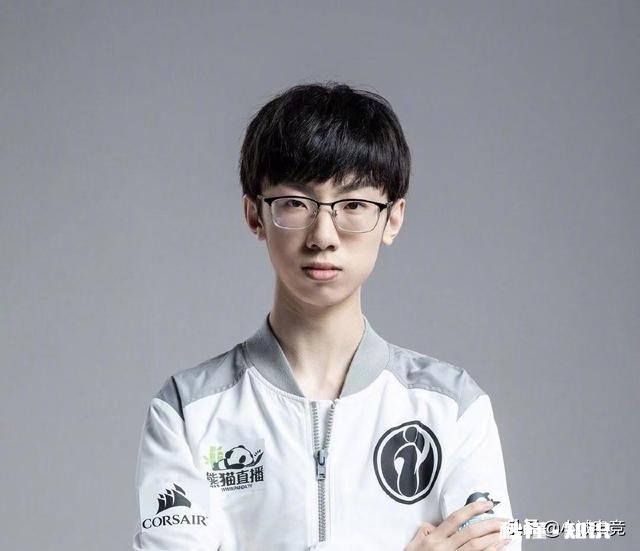 Uzi入选《福布斯》行业领袖“中国电竞第一人”，Baolan也入选了，你怎么看