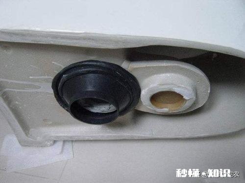 马桶移动后地面痕迹怎样去除