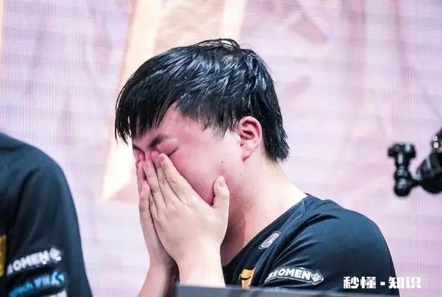 为什么有些人觉得Uzi是世界第一ADC呢大家都忘了微笑了吗,你怎么看