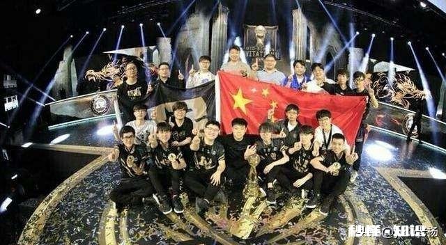 为什么有些人觉得Uzi是世界第一ADC呢大家都忘了微笑了吗,你怎么看