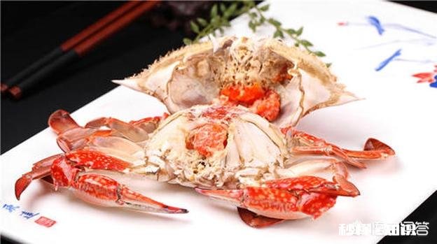 螃蟹又要上市了，你喜欢吃着螃蟹，喝着白酒吗