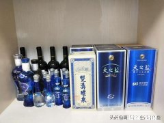 螃蟹又要上市了，你喜欢吃着螃蟹，喝着白酒吗