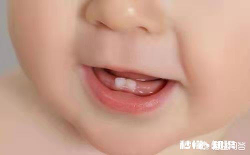 宝宝体温升高、脾气暴躁,可能正在“长牙”,家长如何应对