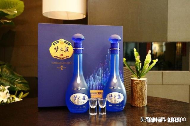 月薪四千，送礼是送三四百的天之蓝好，还是上千的梦之蓝好