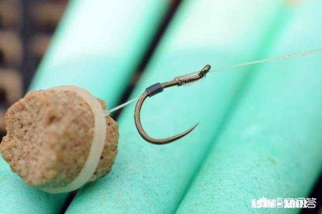 各位钓鱼高手，钓鱼时候有小杂鱼闹窝，应该怎么办呢