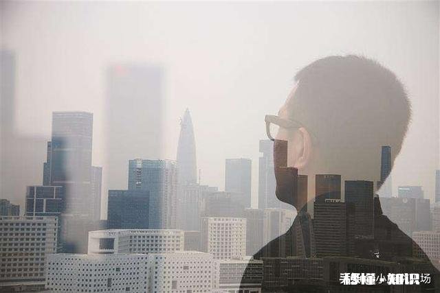 作为一名职场人士，如何应对年龄的危机感