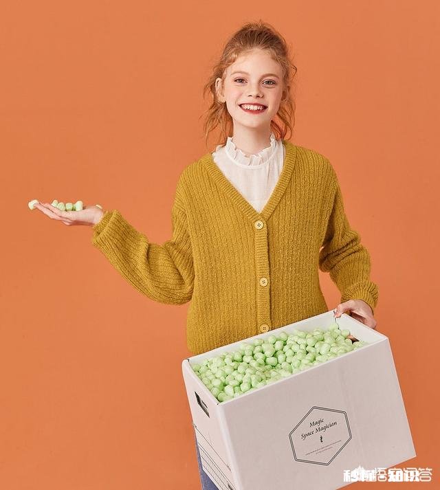 黄色V领毛衣内搭什么颜色的蕾丝好看