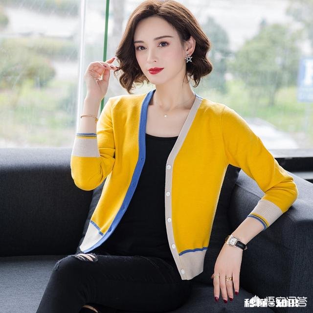 黄色V领毛衣内搭什么颜色的蕾丝好看