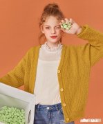 黄色V领毛衣内搭什么颜色的蕾丝好看